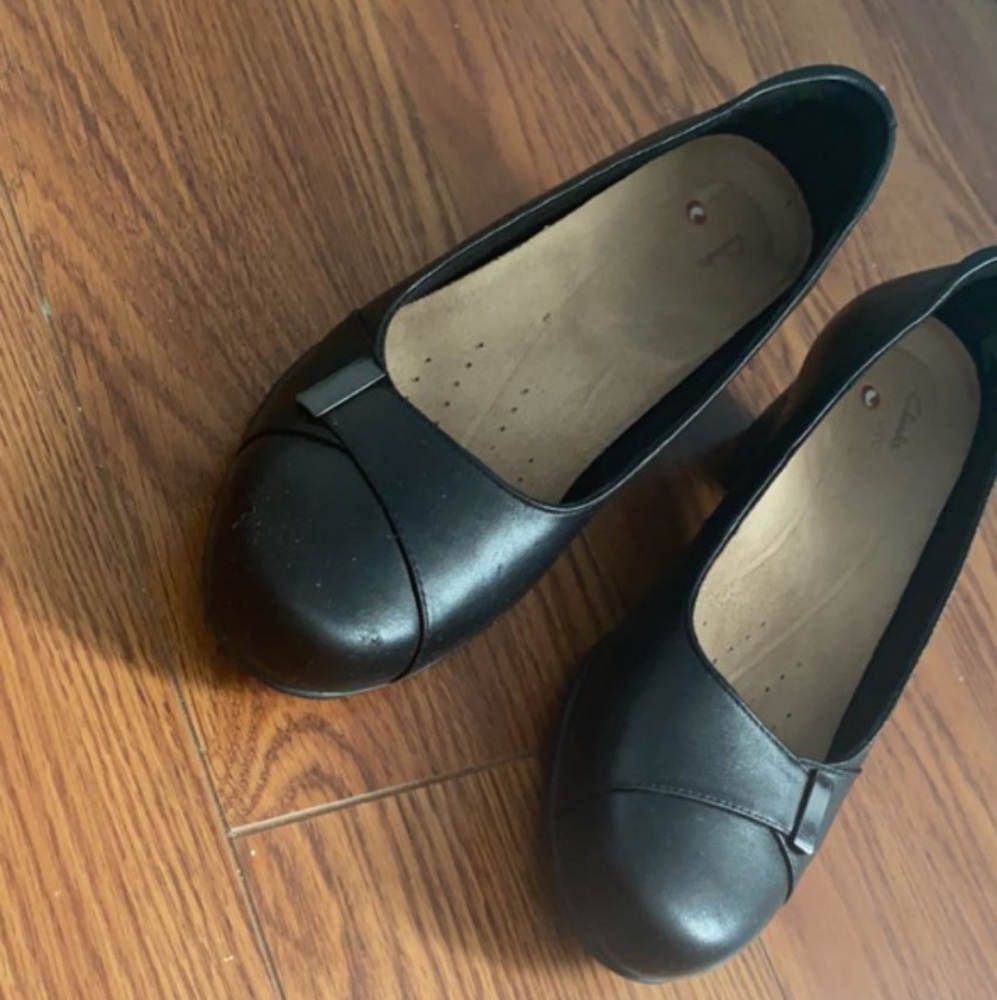 Clarks Artisan slip on leather pumps 8.5 Black